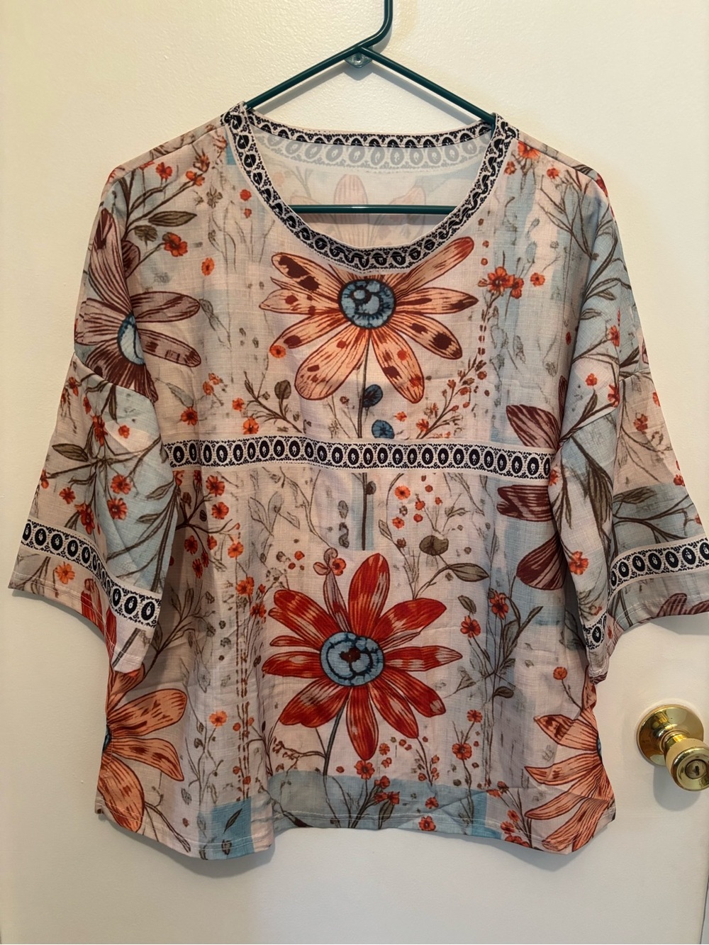 Women's Floral Scoop Neck Top in Cream and Rust